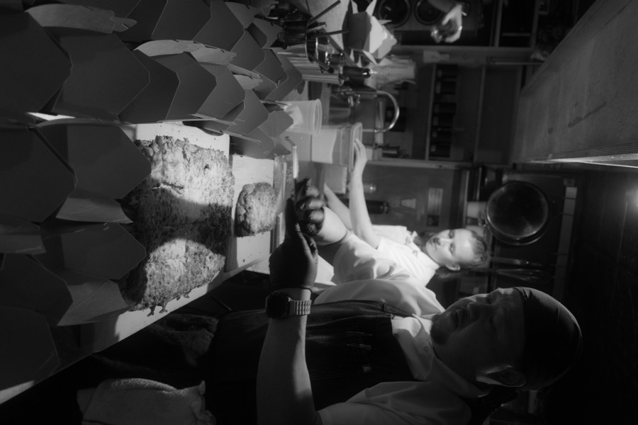 Black-and-white documentary photograph R0000324